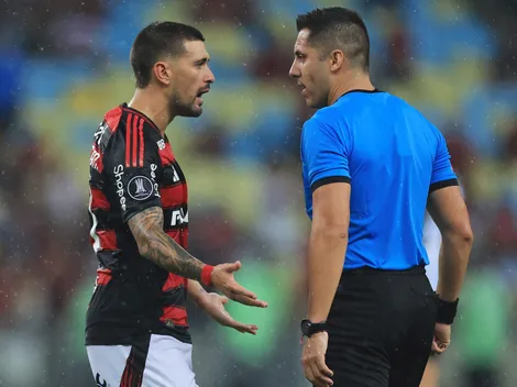 Árbitro chileno protagoniza escándalo en Copa Libertadores