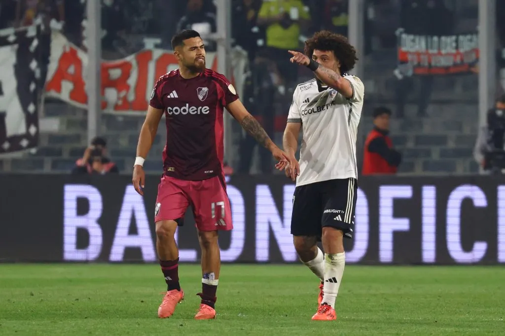 Cómo olvidar cuando Paulo Díaz fue expulsado ante Colo Colo por un enfrentamiento con el Peluca Falcón. (Marcelo Hernandez/Getty Images).