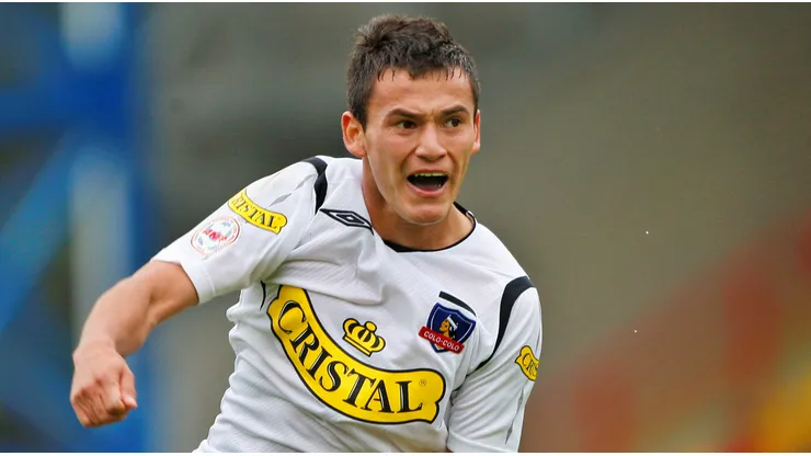 Aránguiz jugó por un año en Colo Colo.