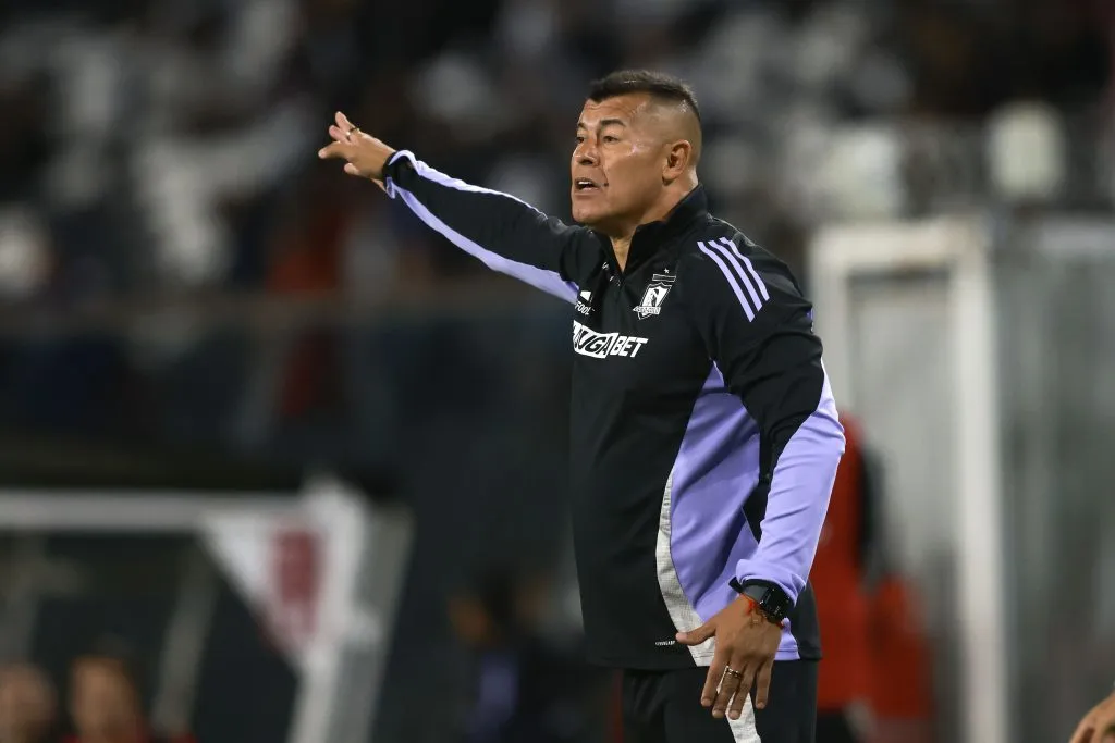 Jorge Almirón cambia el esquema en Colo Colo. Foto: Felipe Zanca/Photosport
