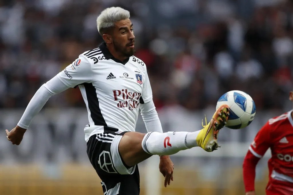 Los hinchas de Colo Colo no perdonaron la salida de Lucero.