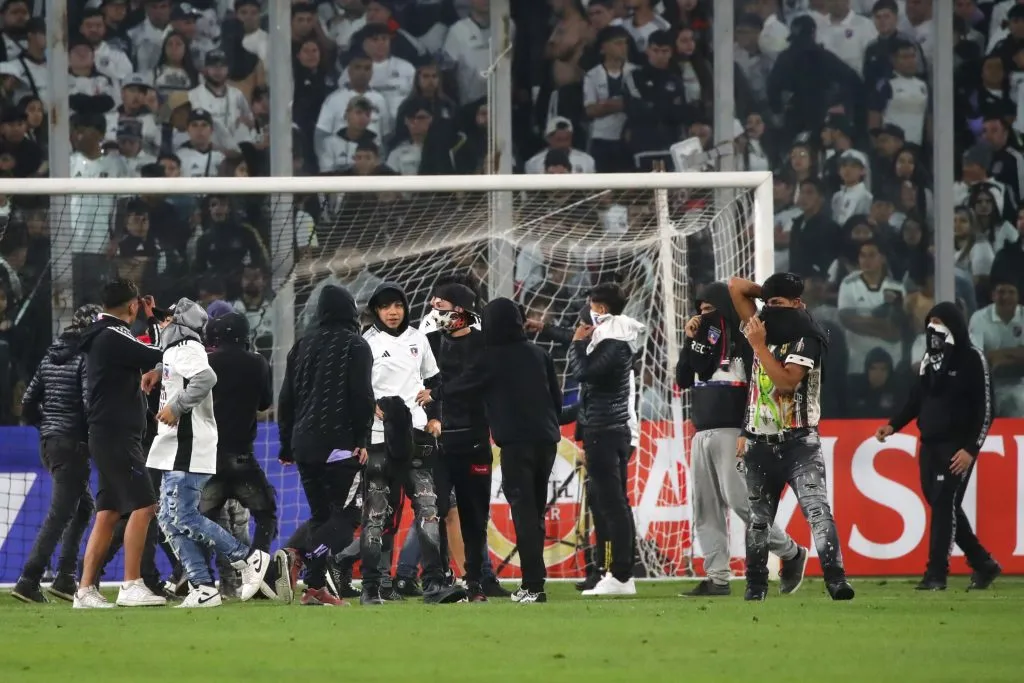 Los mismos hinchas de Colo Colo mandan al Cacique al fondo de la tabla… si es que no es peor.