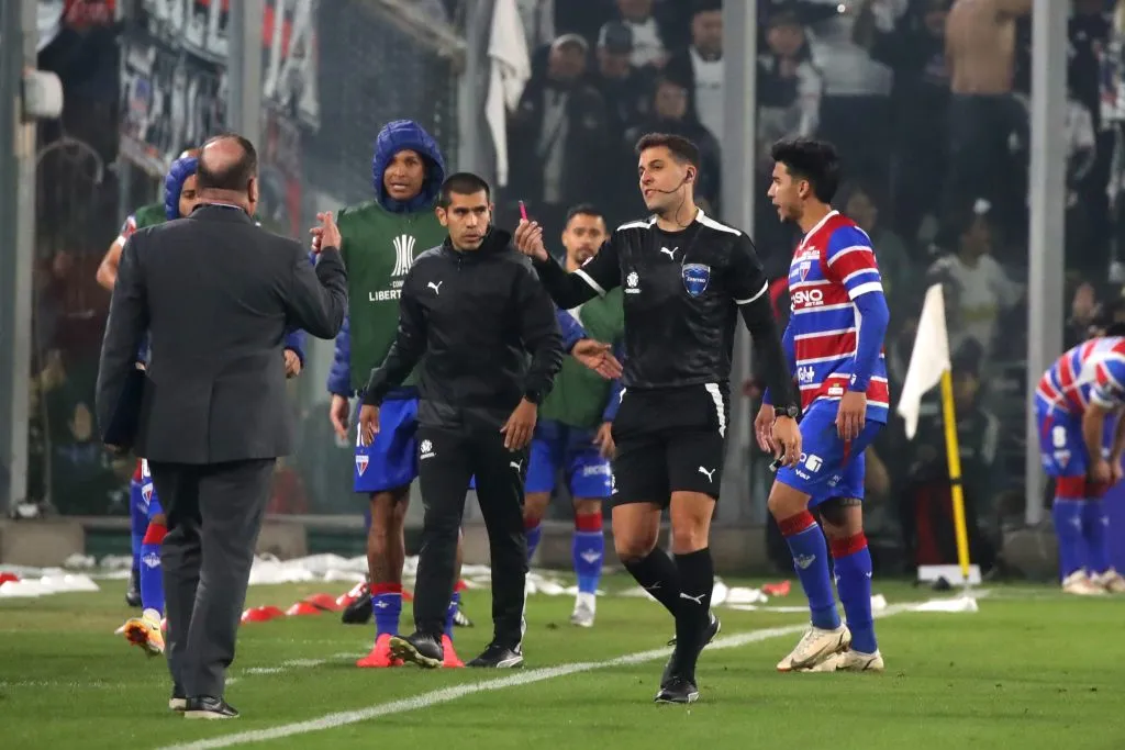 Fortaleza vivió una noche de terror ante Colo Colo. Foto: Photosport.