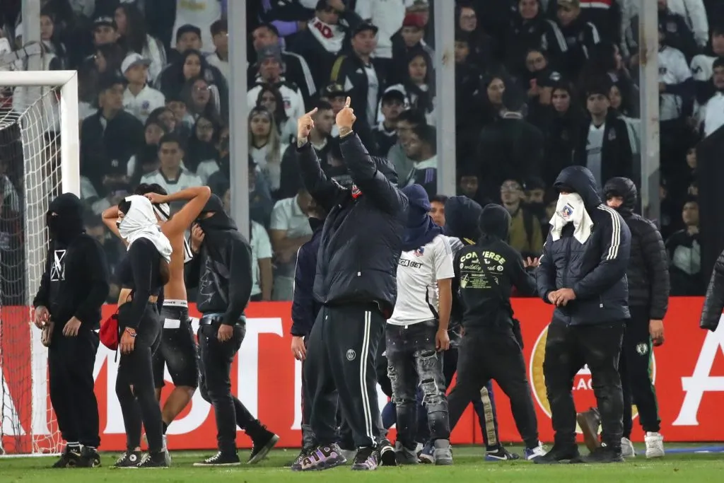 Los incidentes en el Monumental. Foto: Jonnathan Oyarzun/Photosport