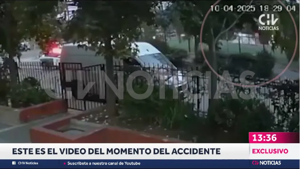 Un minuto más tarde, aparece otra ambulancia en la misma dirección de la primera.