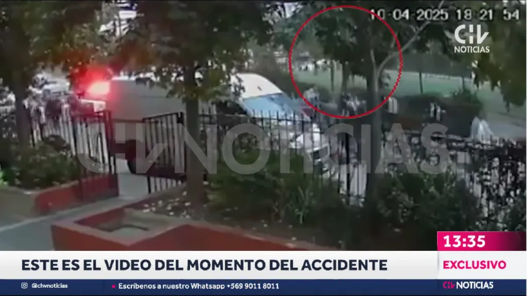 Parte del video donde aparece el carro lanza gases de Carabineros en reversa hacia Avenida Marathon