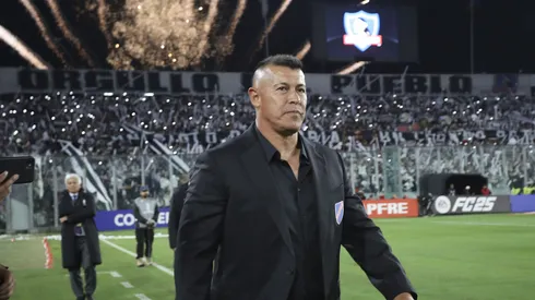 Jorge Almirón también quiso vestir el antiguo escudo de Colo Colo en su chaqueta