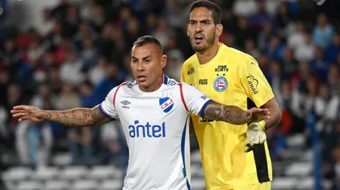 Eduardo Vargas recibe pifias en Nacional de parte de sus hinchas.