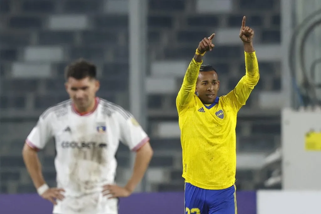 Sebastián Villa le marcó a Colo Colo con Boca en 2023. (Felipe Zanca/Photosport).