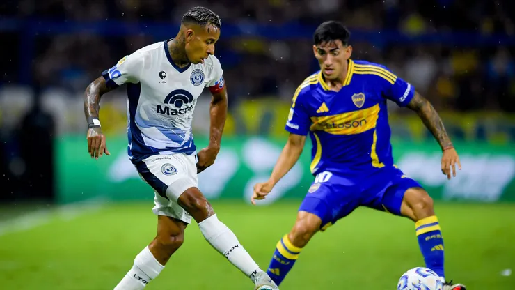 Sebastián Villa ante Boca en Independiente Rivadavia de Mendoza.