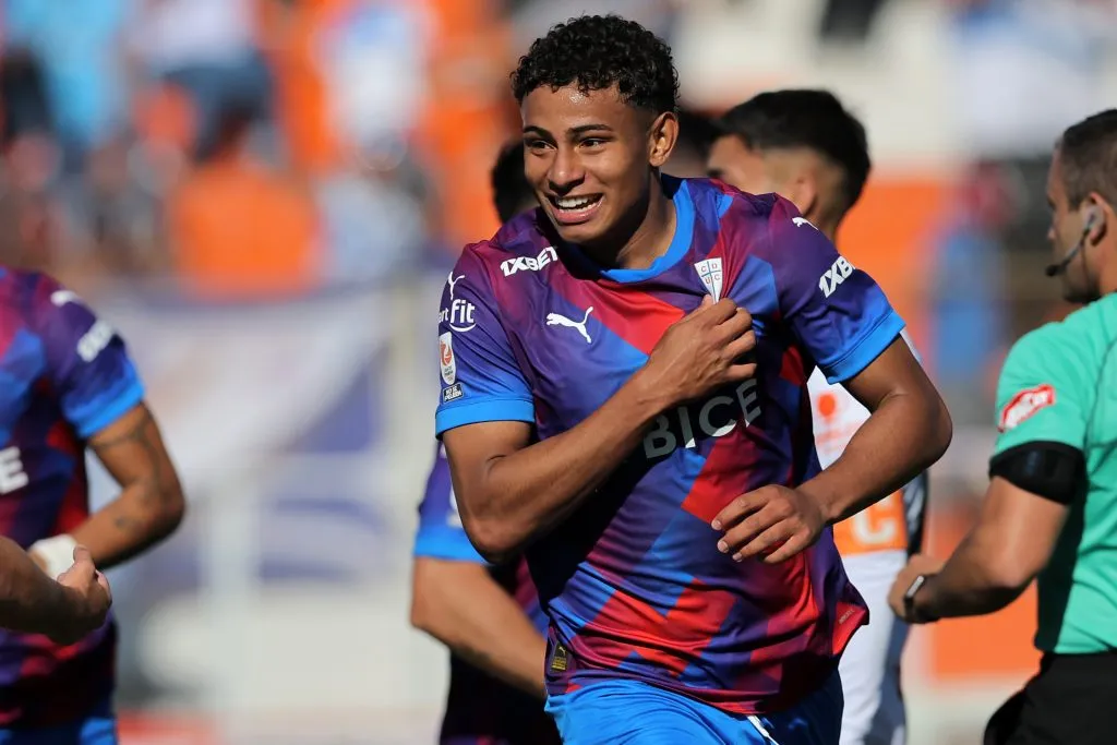Así festejó Juan Francisco Rossel en El Salvador. (Javier Torres/Photosport).