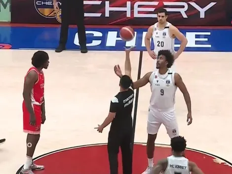 Equipo de basquet de Colo Colo hace sentido homenaje a hinchas