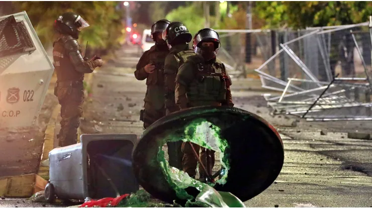Las avalanchas causaron la muerte de dos hinchas en el Monumental.