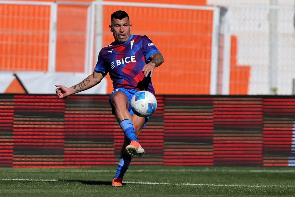 Gary Medel jugando ante Cobresal. Foto: Javier Torres/Photosport