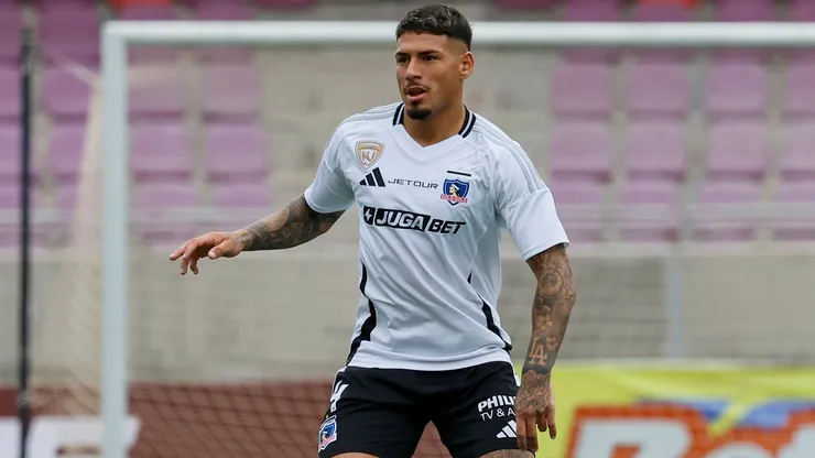 Alan Saldivia conmueve con gesto a familia de hinchas fallecidos de Colo Colo.