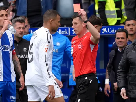 Feo planchazo y roja para Mbappé en Real Madrid