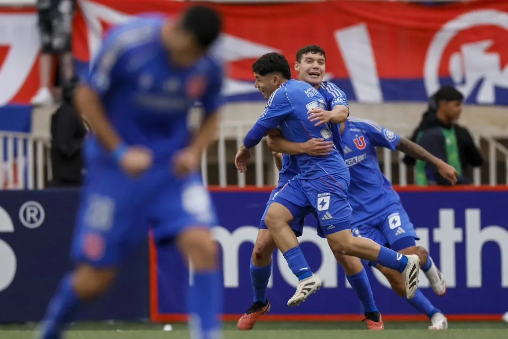Flavio Moya iba con todo en la U para el Superclásico ante Colo Colo. Foto: Photosport.