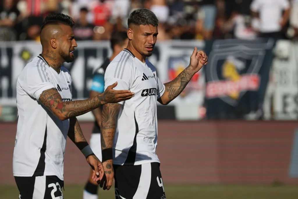 Alan Saldivia está en medio de la polémica tras cantarle a la U con barristas de Colo Colo, lo que molestó a Patricio Yáñez. Foto: Photosport.
