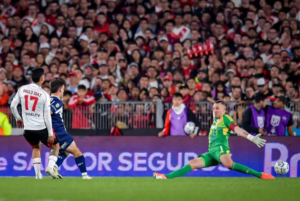 Valentín Depietri marcó cuando Paulo Díaz ya se había tomado el isquiotibial de la pierna derecha. (Marcelo Endelli/Getty Images).