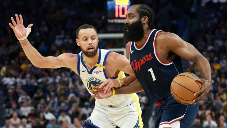 James Harden y Stephen Curry se enfrentaron en tremendo partido entre los Clippers y los Warriors.