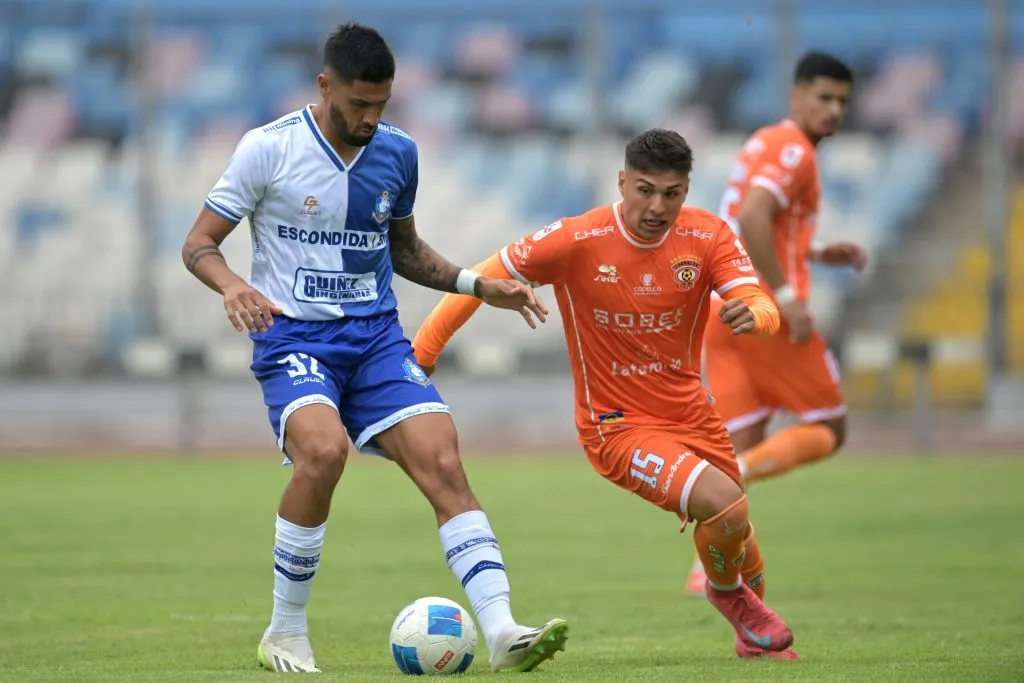 Tobías Figueroa volvió a Deportes Antofagasta, pero la reducción arbitraria de su sueldo lo ha hecho emprender acciones legales. Eso, trae como consecuencia revelaciones por parte del Sifup. Foto: Pablo Quiroz/Photosport