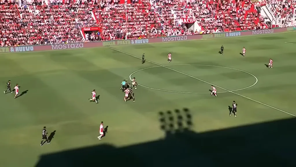 Allí le quitaron la pelota a Ignacio Arce. (Captura Disney +).