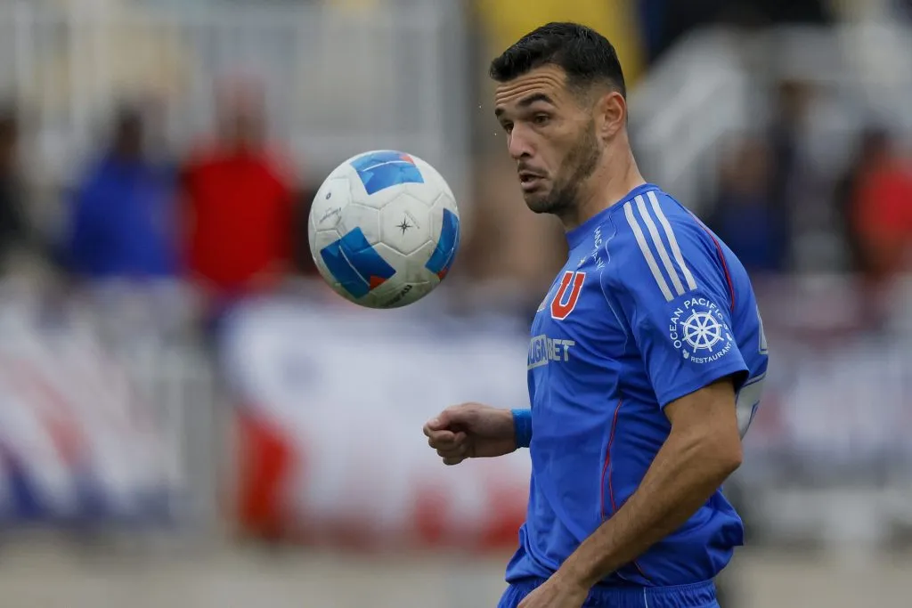 Fabricio Formiliano en acción ante Magallanes en la Copa Chile. (Andrés Piña/Photosport).