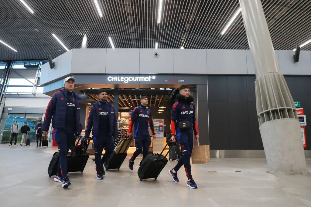 Los azules viajarán a Colombia en un primer tramo en vuelo comercial y luego chárter a Venezuela. Foto: U de Chile.