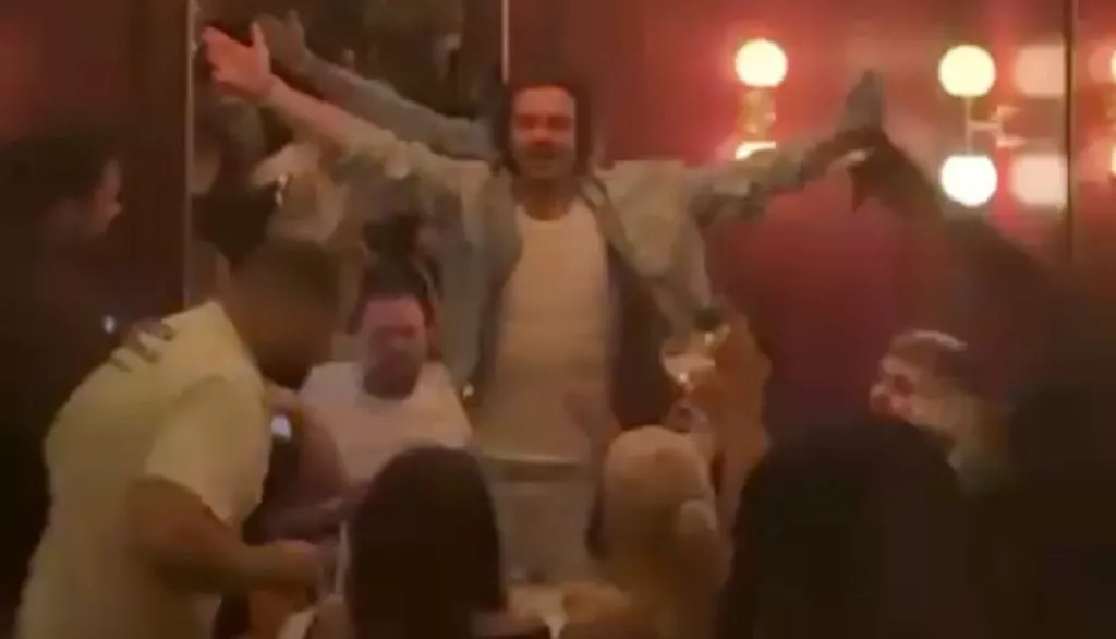 Grealish en su salsa en pleno carrete tras jugar tres minutos por el Manchester City