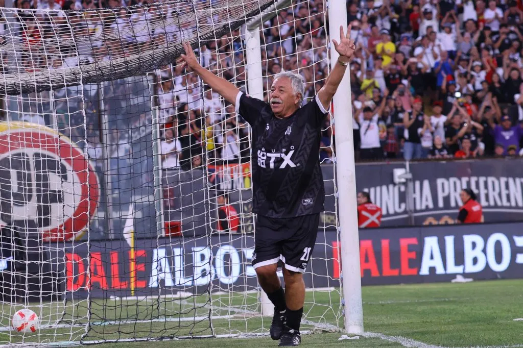 Carlos Caszely asegura que, por otros castigos, Colo Colo jugará ante Racing y los duelos de Copa Libertadores. Foto: Marcelo Hernandez/Photosport