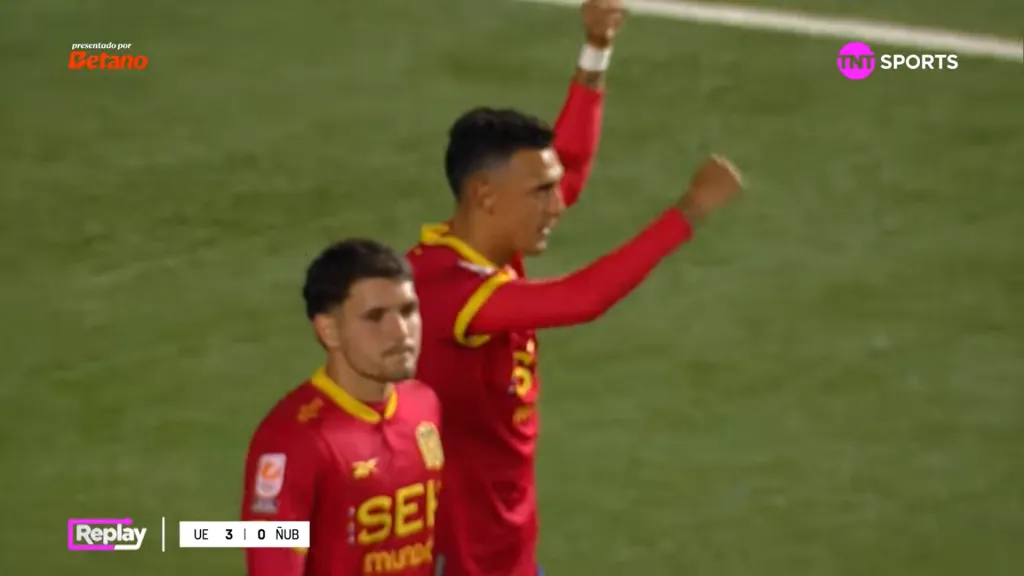 Matías Suárez venció a Nicola Pérez con un penal al medio del arco. (Captura TNT Sports).