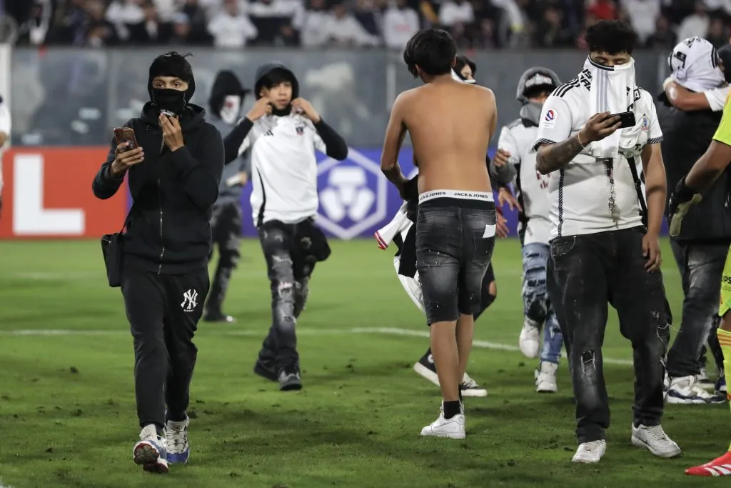 Uno de los miembros de la Garra Blanca fue invitado tras todos los hechos sucedidos en el Colo Colo vs Fortaleza. | Foto: Photosport.