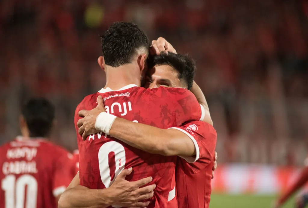 El pase-gol de Galdames a Gabriel Ávalos fue celebrado así. (Foto: Independiente).