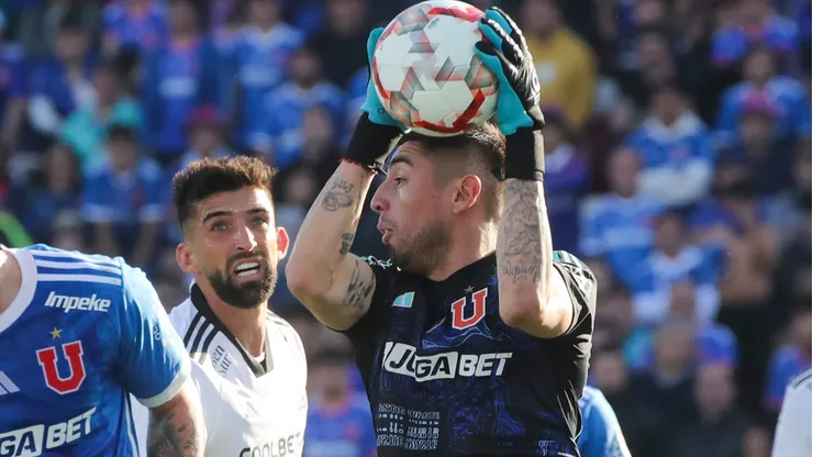 Castellón aplaude a los jugadores de Colo Colo.