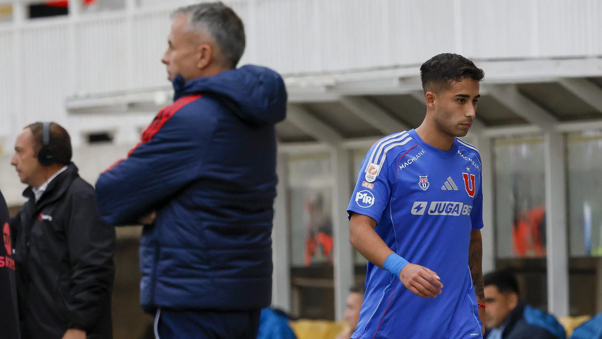 Lucas Assadi no pudo demostrar ante Magallanes y sigue al margen en la U. Foto: Andres Pina/Photosport
