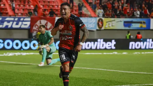 El goleador saltó del fútbol amateur a Primera con el equipo.