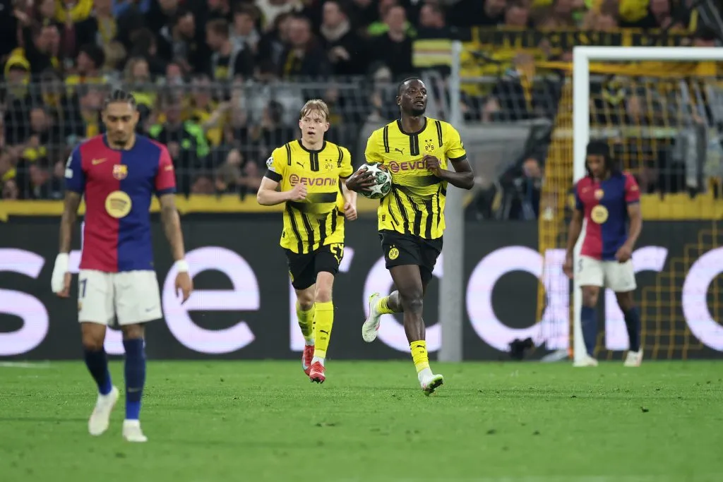 Borussia Dortmund venció al Barcelona, pero no le alcanzó para seguir con vida en Champions League. Foto: Getty Images.