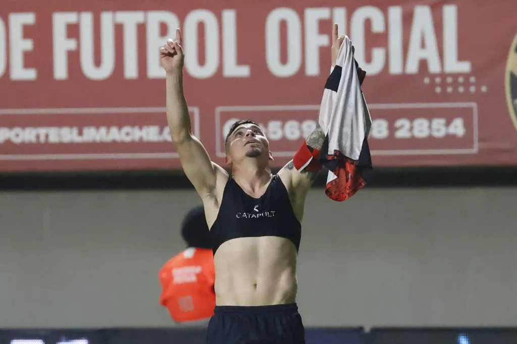 Así celebró Daniel Castro su gol ante Deportes Iquique. (Sebastian Cisternas/Photosport).