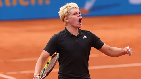 El chileno-alemán Diego Dedura-Palomero da la vuelta al mundo con su religiosa celebración.