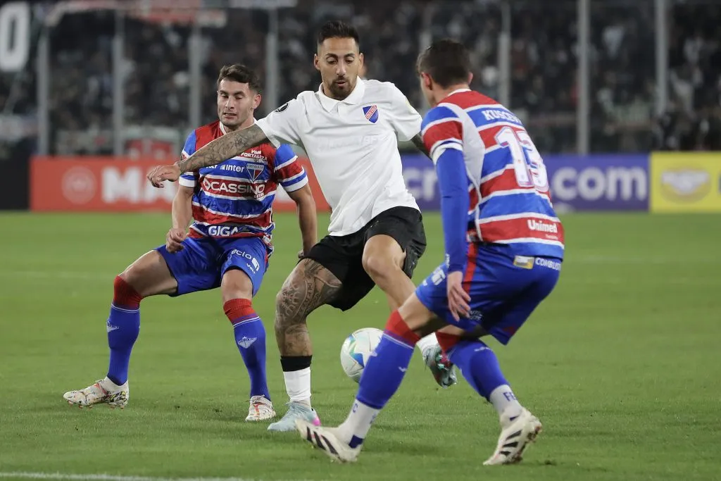 En Colo Colo quieren jugar el partido con Racing. Foto: Felipe Zanca/Photosport