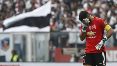 Johnny Herrera recordó un Superclásico icónico por el festejo con el banderín del córner que hizo un símbolo de los albos.