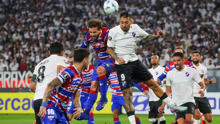 Aseguran que Colo Colo seguirá jugando en la Libertadores.