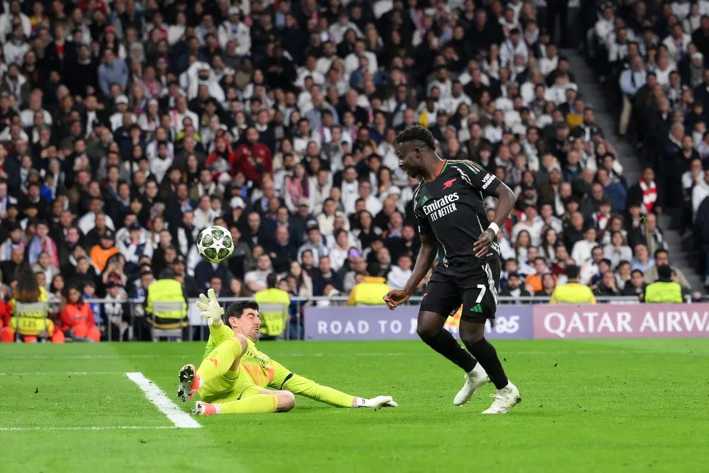 Bukayo Saka aseguró la clasificación del Arsenal ante Real Madrid en la Champions League. Foto: Getty Images.