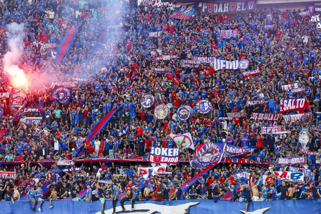 Los hinchas de Universidad de Chile podrán pedir la devolución de sus entradas si no pueden asistir al Estadio Nacional. | Foto: Photosport.