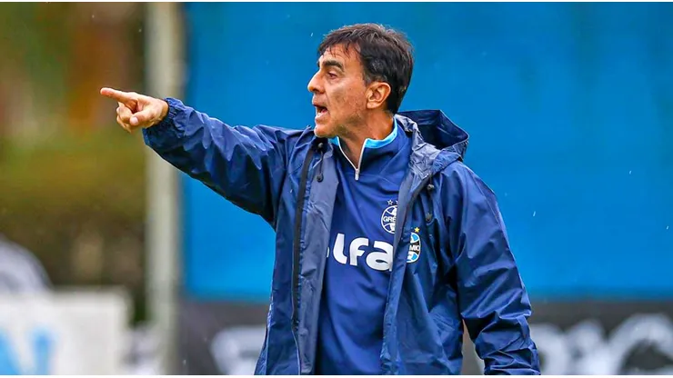 Gustavo Quinteros ya no es más el DT de Gremio.