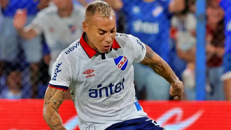 Eduardo Vargas firmó con Nacional hasta diciembre de 2026.