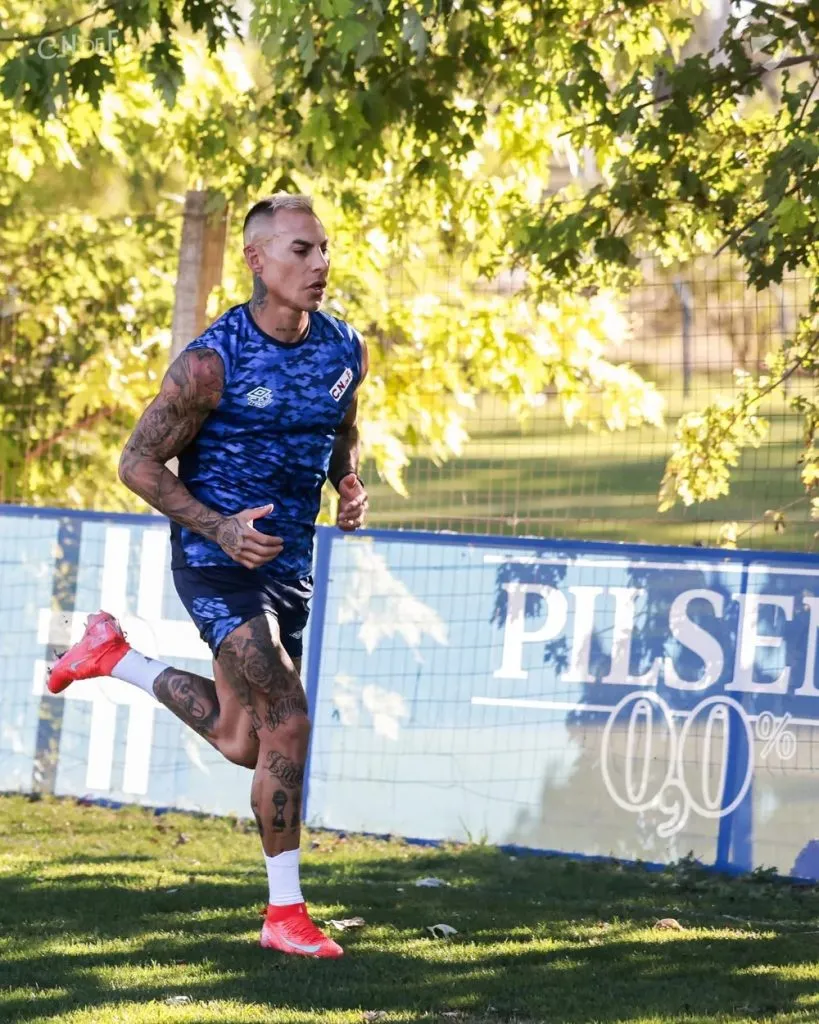 Eduardo Vargas llegó a Uruguay como figura y es objeto de burlas y críticas (Club Nacional de Football)