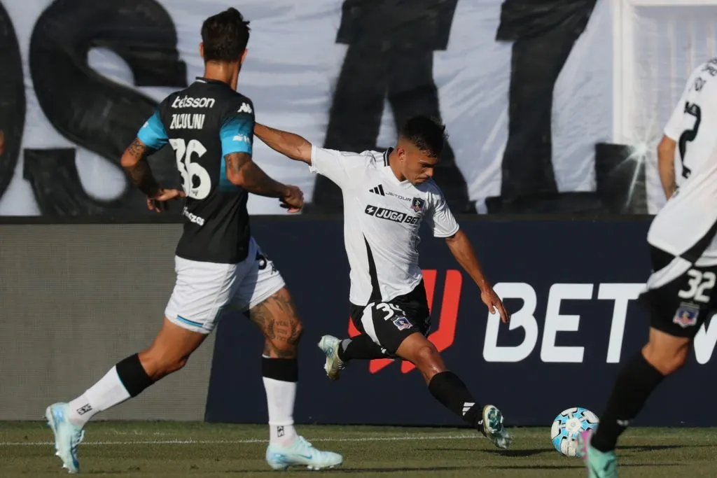 Vicente Pizarro dejó en claro que Colo Colo irá con todo ante Racing en honor a los hinchas fallecidos. Foto: Photosport.