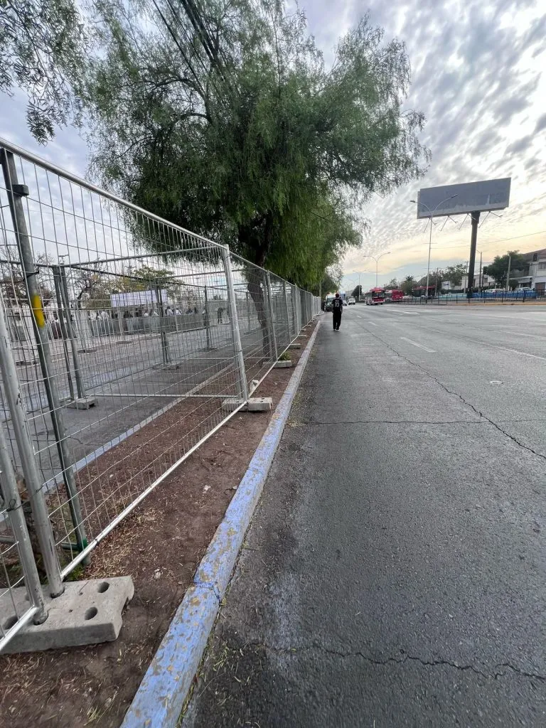 Las rejas dobles en los ingresos del Estadio Nacional. (Foto: Cristián Fajardo | Redgol).