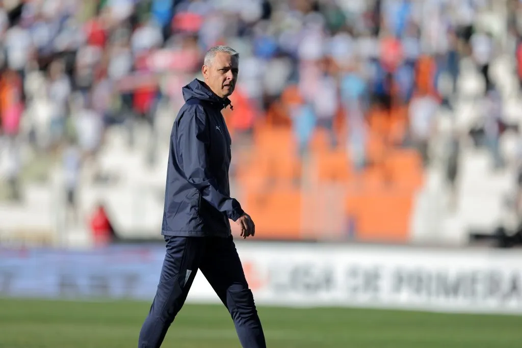 Tiago Nunes cambia de esquema en la UC. Foto: Javier Torres/Photosport